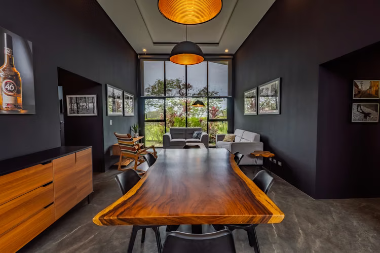 Casa Contemporánea de Una Planta en Venta en Hacienda Los Reyes, Condominio Madero Negro
