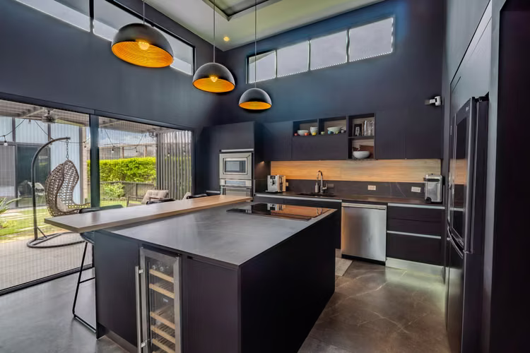 Casa Contemporánea de Una Planta en Venta en Hacienda Los Reyes, Condominio Madero Negro - Imagen 3