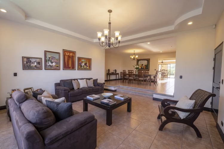Casa de Lujo en Venta en Hacienda Los Reyes