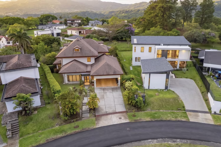Casa de Lujo en Venta en Hacienda Los Reyes