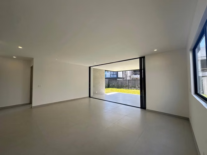 VENTA DE CASA EN EL CONDOMINIO LATITUD LINDORA PARA ESTRENAR