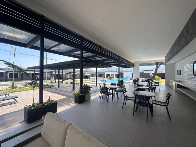 VENTA PARA INVERSIÓN DE CASA DE UN NIVEL EN CONDOMINIO - SANTA ANA, LINDORA - Imagen 4
