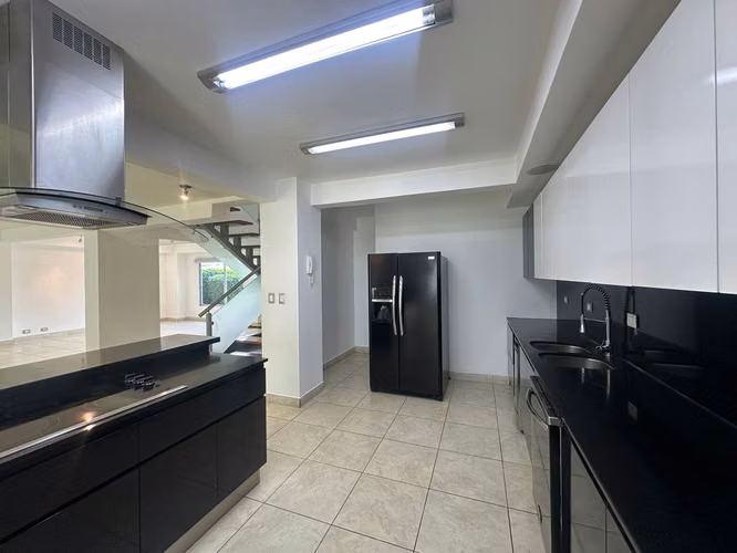 VENTA DE CASA EN HACIENDA BARCELONA CON AMPLIOS ESPACIOS