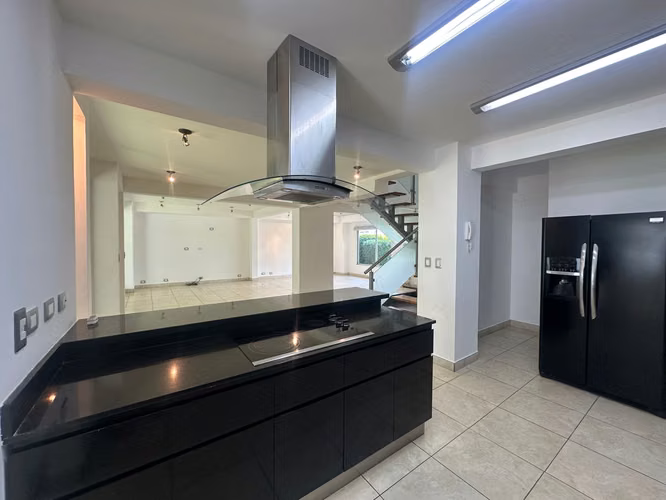 VENTA DE CASA EN HACIENDA BARCELONA CON AMPLIOS ESPACIOS