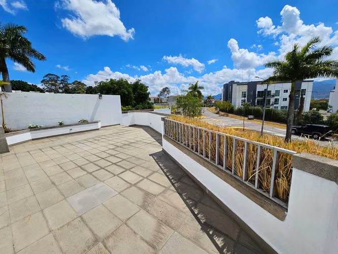 Por Plaza Real Cariari y Z. francas, full amueblado, muy lindo-fino, 2 hab, A/C, 2 baños, amenidad. - Imagen 19