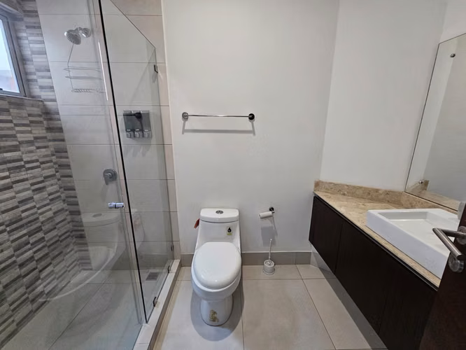Por Plaza Real Cariari y Z. francas, full amueblado, muy lindo-fino, 2 hab, A/C, 2 baños, amenidad. - Imagen 11