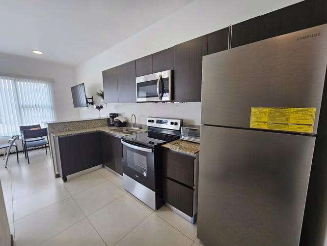 Por Plaza Real Cariari y Z. francas, full amueblado, muy lindo-fino, 2 hab, A/C, 2 baños, amenidad. - Imagen 2