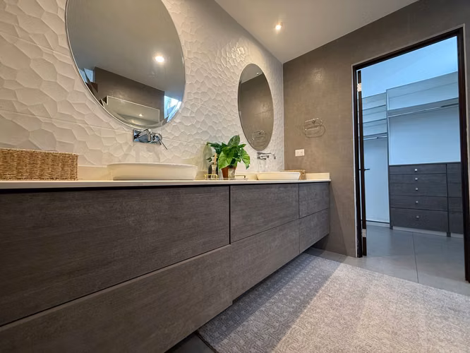 VENTA DE CASA EN CONDOMINIO ORO REAL MODERNA