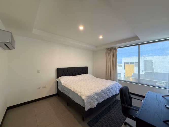 VENTA DE CASA EN CONDOMINIO ORO REAL MODERNA
