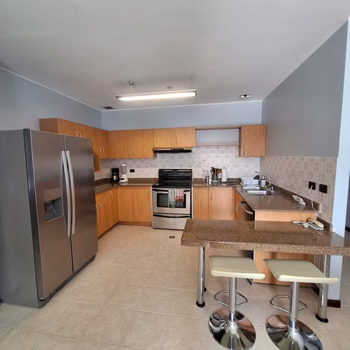 Alquiler apartamento amoblado y servicios Trejos Montealegre - Escazú RH
