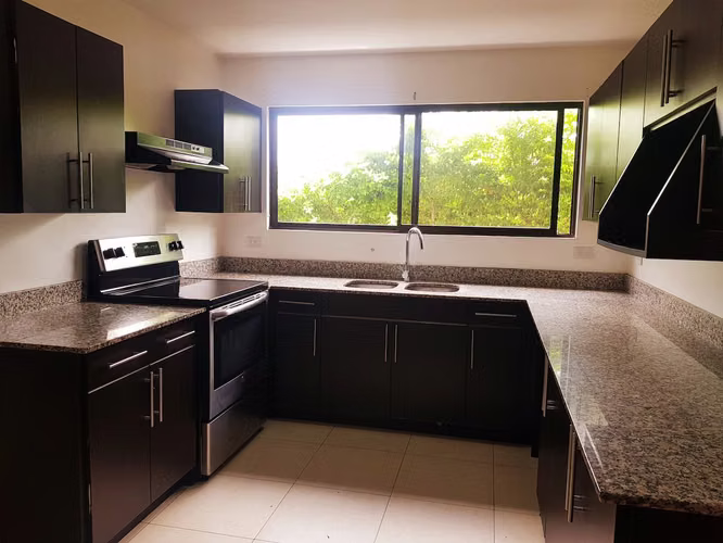 Casa en venta en Condominio Almería | Pozos de Santa Ana