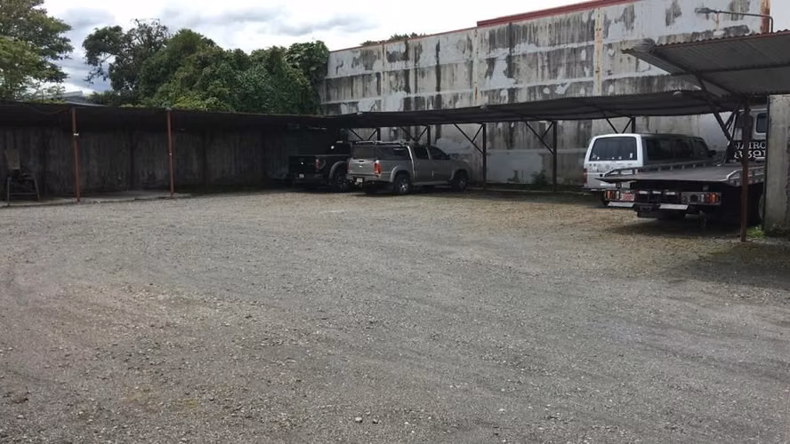En Venta Terreno Plano para desarrollar con Casa y Uso Mixto en Guadalupe