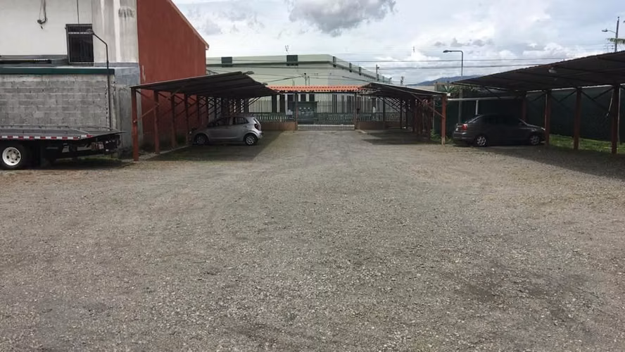 En Venta Terreno Plano para desarrollar con Casa y Uso Mixto en Guadalupe