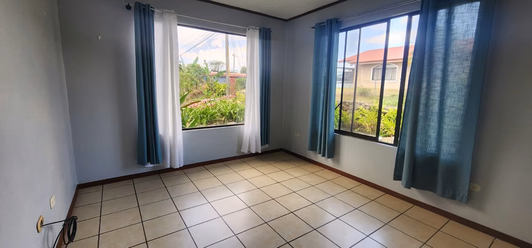 Elegante casa de 3 habitaciones con increibles vistas en Naranjo