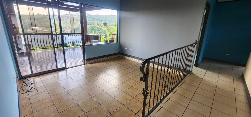 Elegante casa de 3 habitaciones con increibles vistas en Naranjo