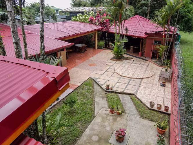 CENTRALLY LOCATED HOUSE WITH SPACIOUS GROUNDS AND PRIVACY