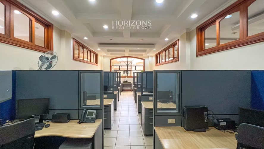 Edificio de Oficinas En Venta a 50 metros del TEC instituto tecnologico Cartago