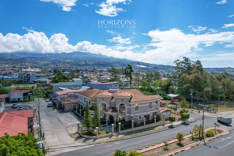 Office Building For Sale 50 meters from the TEC technical institute Cartago