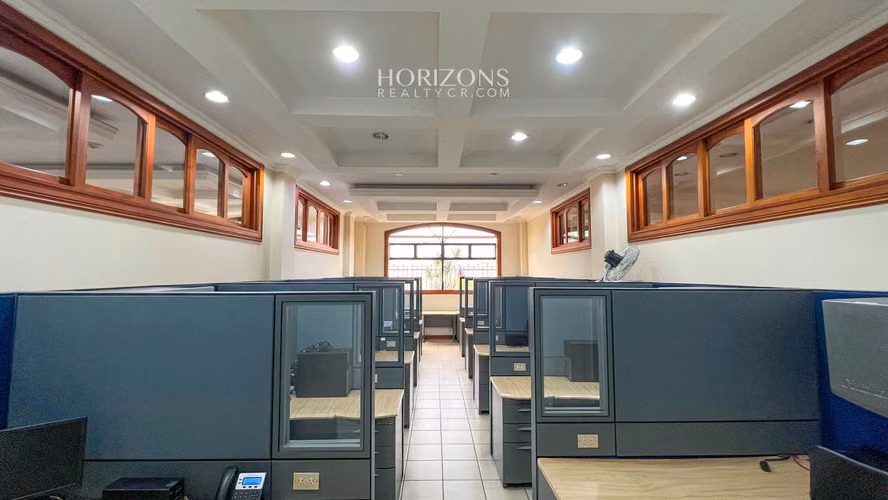 Edificio de Oficinas En Venta a 50 metros del TEC instituto tecnologico Cartago