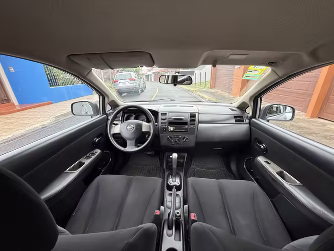 NIISAN TIIDA 2013 AUTOMÁTICO