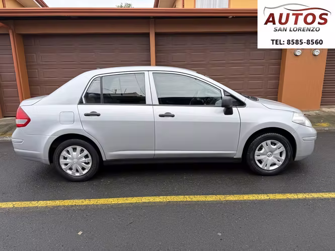 NIISAN TIIDA 2013 AUTOMÁTICO