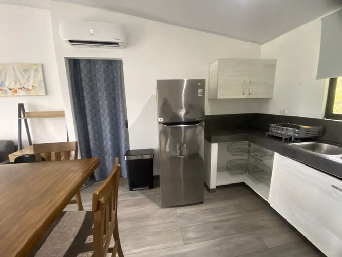 Apartamento amueblado 2 hab. en Playa Hermosa de Jacó – Alquiler largo plazo