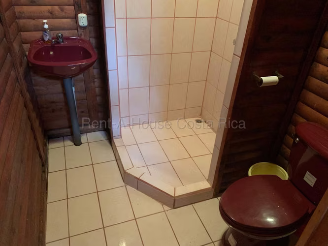 Venta de Casa Tipo Cabaña en El Guarco Palo Verde Cartago