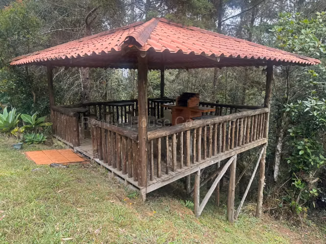 Venta de Casa Tipo Cabaña en El Guarco Palo Verde Cartago