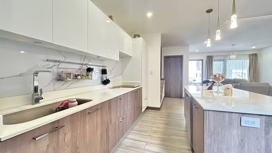 En Venta hermoso townhouse de 3 habitaciones y 2.5 baños - Imagen 6