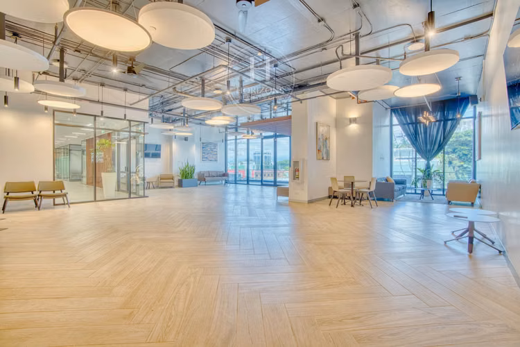 Se Alquila Estrene Oficina San Pedro Business Center 445m² 13 Parqueos HCR41 - Imagen 14