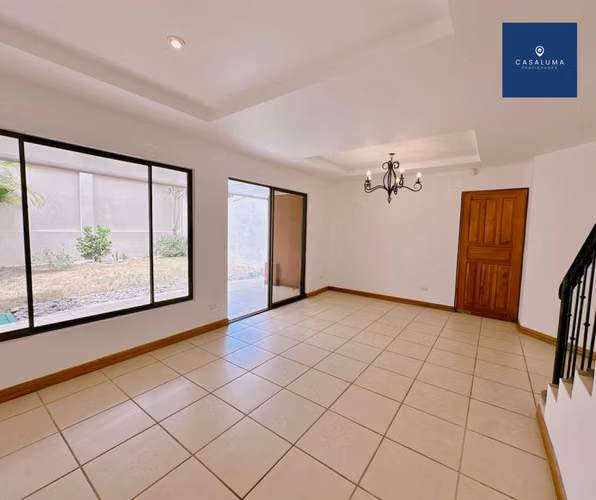 Oportunidad - Venta de casa en Santa Ana