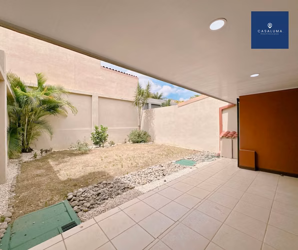 Oportunidad - Venta de casa en Santa Ana