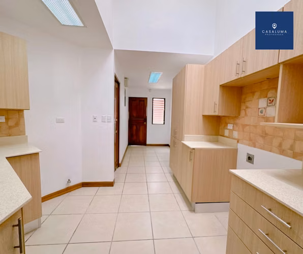 Oportunidad - Venta de casa en Santa Ana