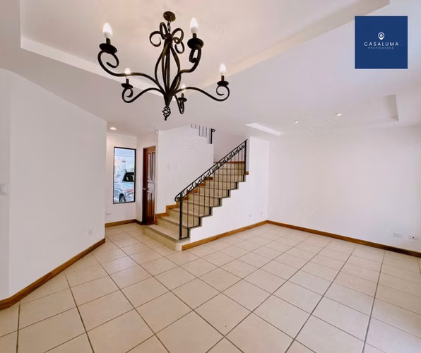 Oportunidad - Venta de casa en Santa Ana