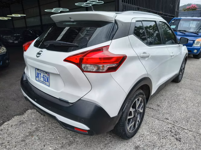 NISSAN KIKCS 2018 MANUAL 4X2