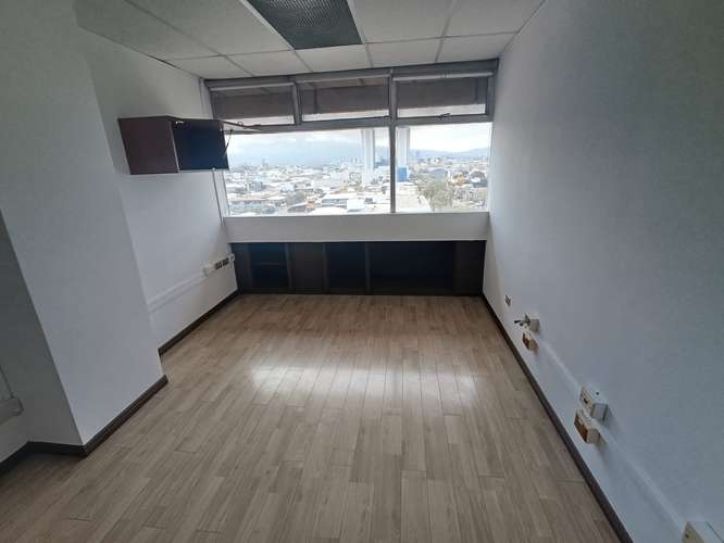 AMPLIA OFICINA 148 m2 CENTRO COLON