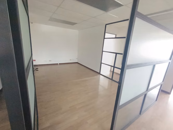 AMPLIA OFICINA 148 m2 CENTRO COLON