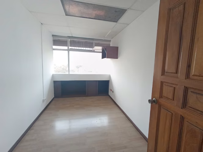 AMPLIA OFICINA 148 m2 CENTRO COLON