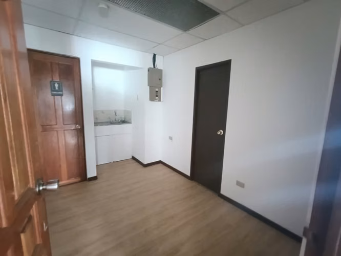 AMPLIA OFICINA 148 m2 CENTRO COLON