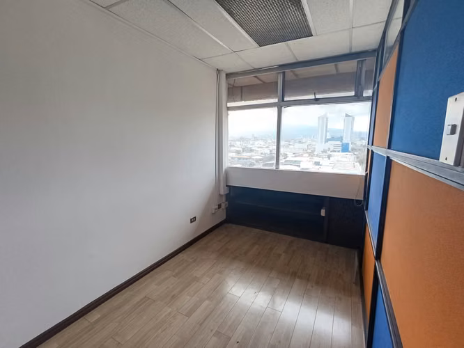 SE ALQUILA AMPLIA OFICINA 148 m2 CENTRO COLON