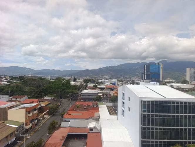 SE ALQUILA AMPLIA OFICINA 148 m2 CENTRO COLON