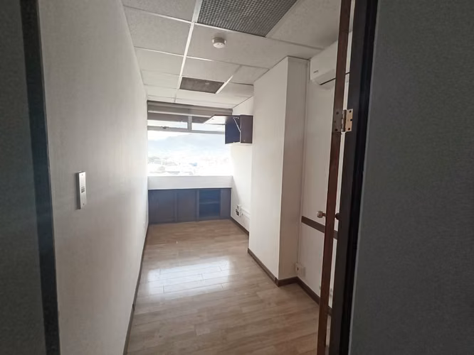 SE ALQUILA AMPLIA OFICINA 148 m2 CENTRO COLON