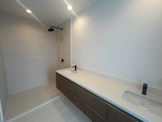 Venta de Apartamento de Lujo en Parkwood | Vista, Exclusividad y Confort - Imagen 8