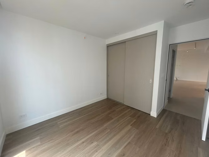 Venta de Apartamento de Lujo en Parkwood | Vista, Exclusividad y Confort - Imagen 2