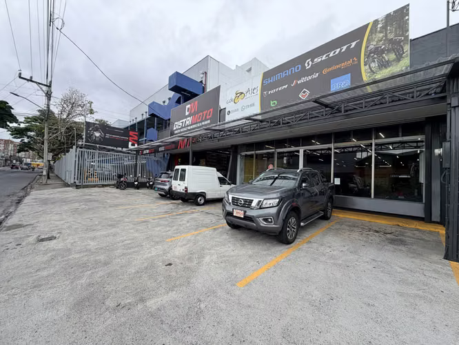 SE ALQUILAN LOCAL COMERCIAL FRENTE A LA SABANA ALTO TRANSITO - Imagen 2