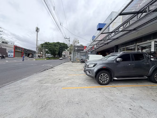 SE ALQUILAN LOCAL COMERCIAL FRENTE A LA SABANA ALTO TRANSITO - Imagen 4