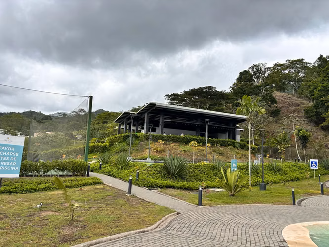 SE VENDE CASA EN CONDOMINIO ARENAS HERRADURA esh