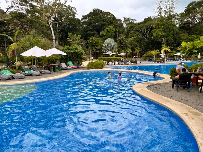 SE VENDE CASA EN CONDOMINIO ARENAS HERRADURA esh