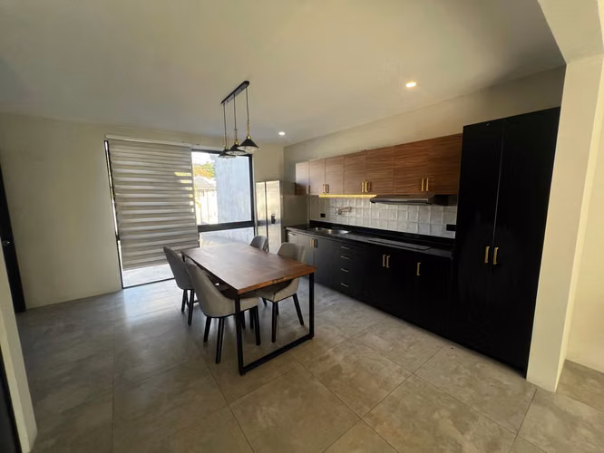 ¡Alquiler Único! Descubre la Exclusividad en este Apartamento Amoblado Contemporáneo. - Imagen 3