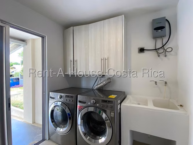 Se alquila hermosa casa esquinera en exclusivo condominio Oro Real, Santa Ana Piedades - Imagen 14
